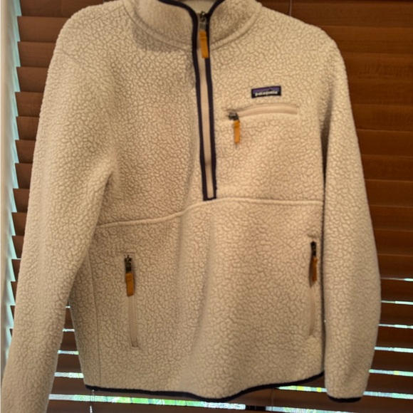 Patagonia Jackets & Blazers - W’s Retro Pile Marsupial